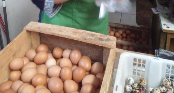 Harga Telur di Pasar Manis Ciamis Naik Tajam, Tembus Angka Rp28.000 per Kilogram