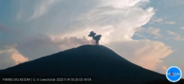 Breaking News! Gunung Ile Lewotolok Di NTT Kembali Meletus Tinggi Abu Capai  500 Meter