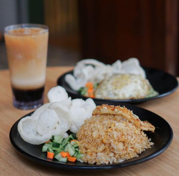 Kuliner ke Malang, Jangan Lupa Mampir Beli Nasi Goreng Nenek Mojang, Rasanya Bikin Ketagihan