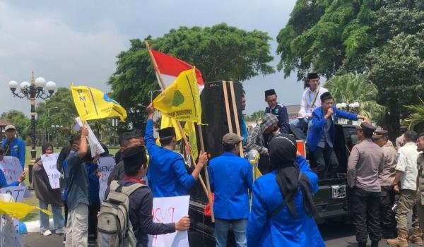 Mahasiswa PMII Ponorogo Demonstrasi Minta Bupati Tak Lindungi Tambang Ilegal