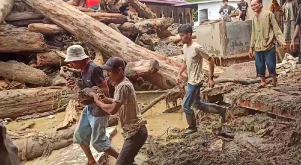 Seorang Balita Hilang Terseret Arus Banjir Bandang dan Puluhan Rumah Hancur di Aceh Tenggara