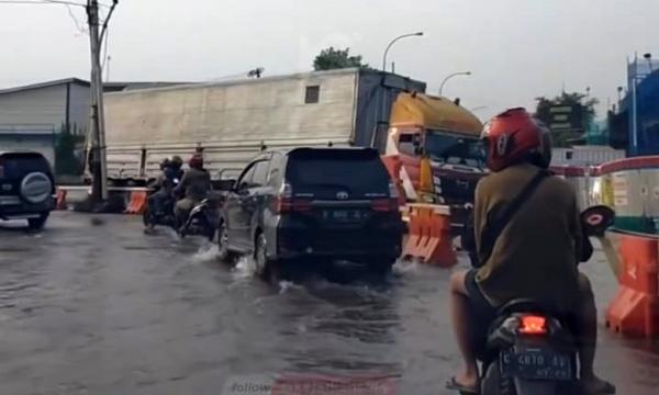 Banjir Kembali Genangi Wilayah Kaligawe Kota Semarang Usai Semalaman Diguyur Hujan Deras