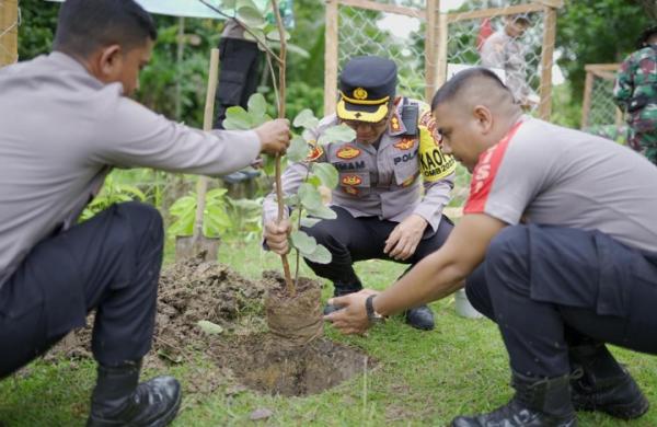 Polres Pidie Melaksanakan Kegiatan Penanaman Sepuluh Juta Pohon Bersama Polri
