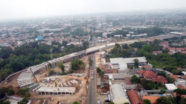 Melihat dari Udara Pembangunan Simpang Tak Sebidang (STS) Martadinata Jalan Tol Serpong-Cinere