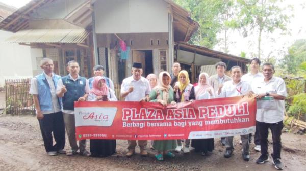 Plaza Asia Tasikmalaya Peduli Stunting dan Lansia, Terus Langsung ke Lapangan Serahkan Bantuan