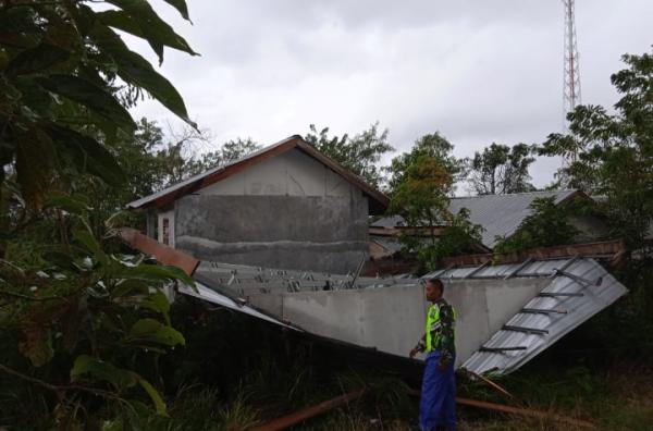 Angin Beliung Terjang Puluhan Rumah Warga dan Asrama TNI Bener Meriah