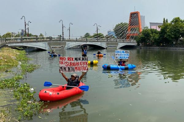 Sisir Kali Surabaya, Pegiat Lingkungan Temukan Pelanggaran yang Harus Ditindak Tegas