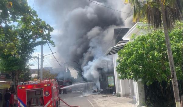 Kebakaran Hebat Toko Perabot Rumah Tangga di Ponorogo, Ini Penjelasan Damkar