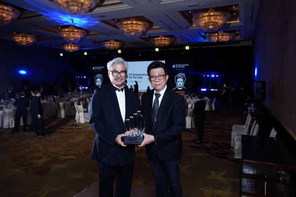 Perjalanan 33 Tahun Menginspirasi dari Semangat Duo Founder di EY Entrepreneur of The Year 2023