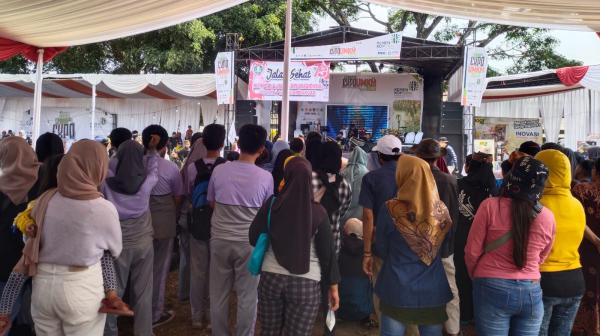 Masyarakat Antusias Tonton Kesenian Tradisional di Limbangan Expo UMKM 2023