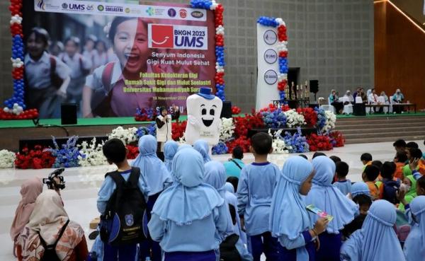 Bulan Kesehatan Gigi Nasional, RSGM Soelastri Beri Edukasi 4000 Anak SD se Kota Solo