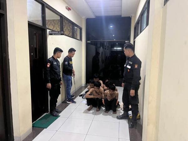 Polisi Gagalkan Aksi Tawuran di Karawang Timur, Amankan 6 Remaja dan Satu Senjata Tajam