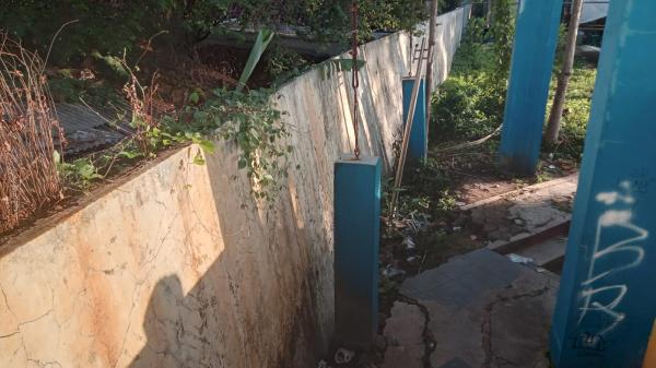 Miris! Dinding Tembok di Taman Kota Banjar Rusak hingga Nyaris Ambruk