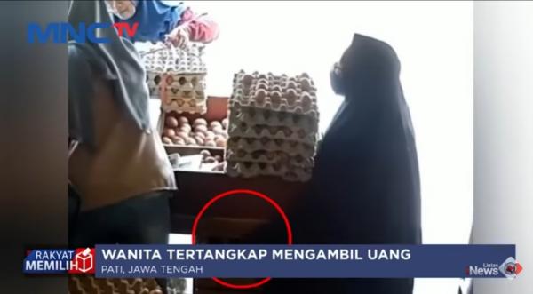 Emak-Emak Mencuri Uang Pedagang Telur di Pati Terekam CCTV