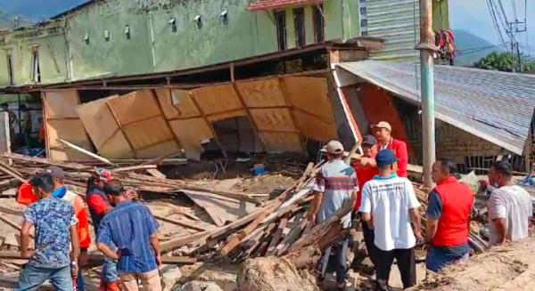 Anggota DPRA Yahdi Hasan, Tegaskan Pihak BPBD Secepatnya Bersihkan Puing-Puing Material Banjir