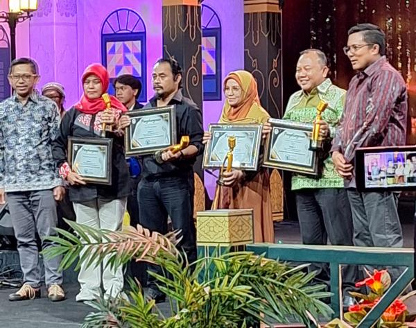 Anugerah KPID Jateng 2023 Memberikan Penghargaan Kepada iNews TV Semarang Dalam 2 Kategori