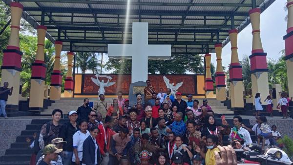 Kunjungan Religi di Pulau Mansinam, Ganjar: Rasanya Ingin Kembali ke Tanah Papua