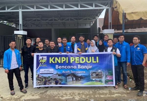 DPD KNPI Aceh Tenggara Berikan Bantuan Korban Banjir di Kecamatan Semadam