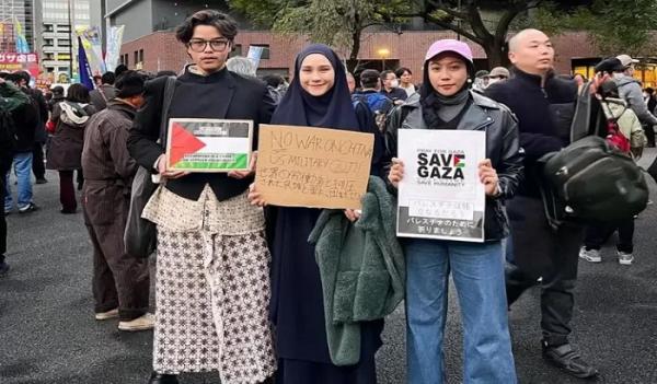 Momen Zaskia Adya Mecca Serukan Kemerdekaan Palestina di Negeri Sakura
