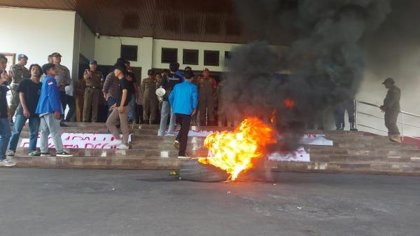 PMII Komisariat Unsil Geruduk Bale Kota Tasikmalaya, Tuntut Pemkot Segera Benahi Pengelolaan Sampah