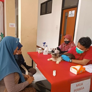 Depok Vaksinasi Ratusan Hewan Peliharaan di Kecamatan Cinere