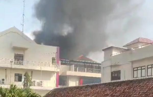 Gedung Lantai 3 RSUD Nganjuk Kebakaran, Ratusan Tempat Tidur Pasien Ludes Terbakar