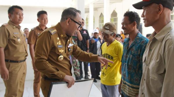 Bupati Adipati Hadiri Giat Gerakan Pangan Murah di Kampung Banjar Negara Tahun 2023