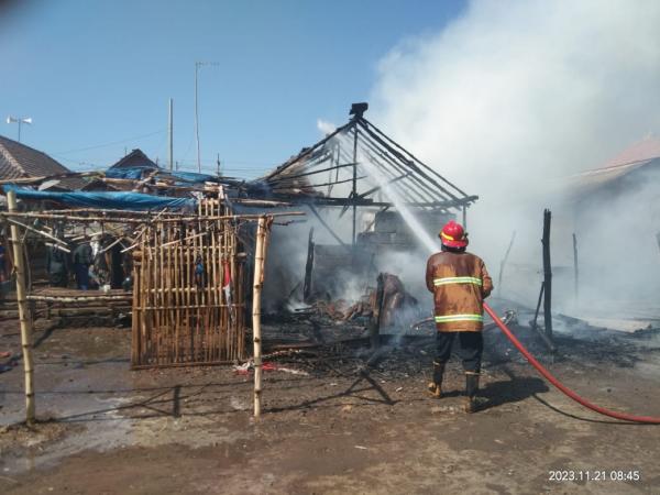 Diduga Lalai saat Pindah Bensin dari Tangki Motor, Tiga Rumah di Probolinggo Terbakar