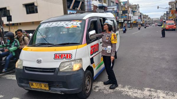 Kasat Lantas Polres Pematang Siantar Sosialisasi Tertib Lalu Lintas di Jalan Diponegoro