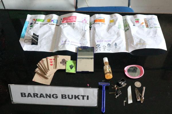 Rutan Perempuan Surabaya Sita Kartu Remi Handmade Warga Binaan