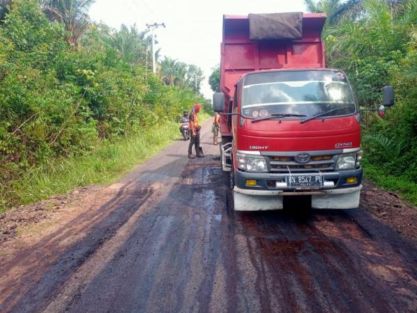Jadi Akses Utama, Masyarakat Minta Aspal Ruas Jalan di Dusun Langgam