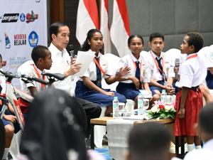 Ini Jawaban Jokowi saat Ditanya Siswa SD soal Pembangunan Papua