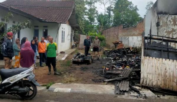 Rumah Semi Permanen di Desa Wanajaya Garut Ludes Terbakar