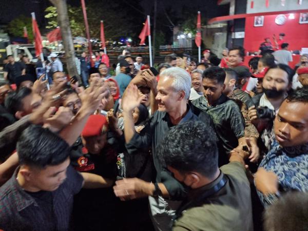 Temui Ratusan  Relawan di Surabaya, Ganjar Ajak Lawan KKN