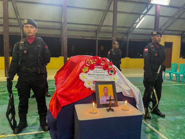 Jenazah Personel Brimob Asal NTT Gugur di Papua Tengah akan  Dikebumikan di Kampung Halaman