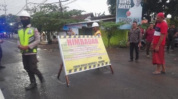 Puluhan Warga Sidomukti dan Widoro Probolinggo Tolak Buka Jalan Untuk Dilewati Kendaraan Besar