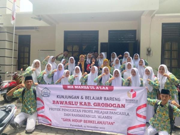 Berkunjung ke Bawaslu Grobogan, Siswa Madrasah Aliyah Diajak Ikut Awasi Pemilu 2024