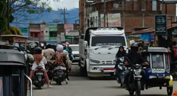 Warga Aceh Tengah Keluhkan Semerawutnya Lalulintas di Depan RSUD Datu Beru