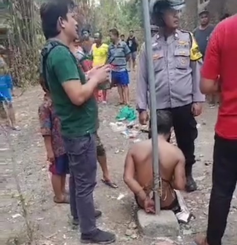 Gagal Maling Pria di Weru Cirebon, Babakbelur dan Terikat di Tiang Listrik