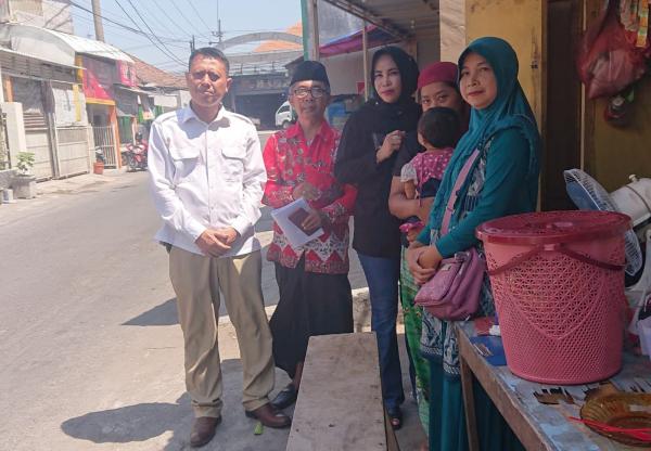 Pendongeng yang Tinggal di Rumah Bedeng, Dibantu Anggota DPRD Sidoarjo Mimik Idayana dan Relawan