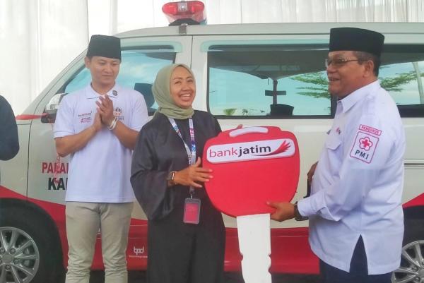 Bank Jatim Serahkan CSR Mobil Ambulans dan Launching KKPD di Trenggalek