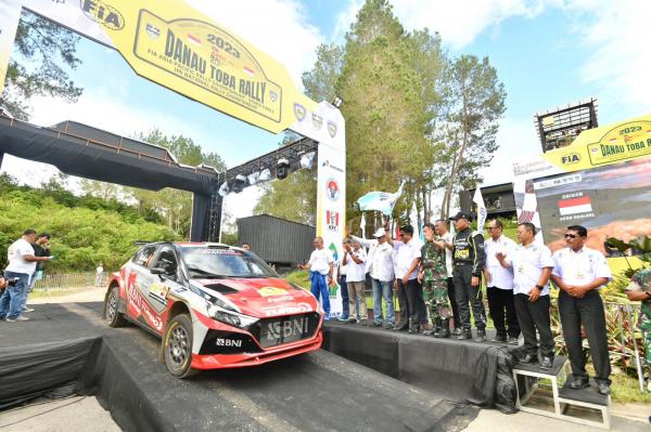 Ketua MPR Buka Danau Toba Rally - Grand Final Asia Pacific Rally Championship 2023 di Danau Toba