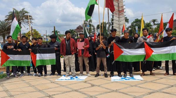 Gelar Aksi Bela Palestina, Mahasiswa Muhammadiyah di Kota Banjar Injak-Injak Bendera Israel