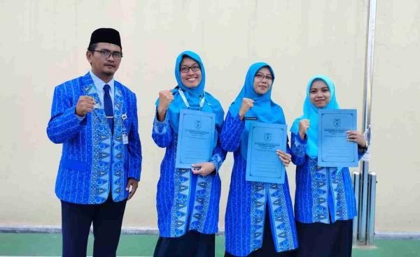 Pemberian Apresiasi Warnai Peringatan Hari Guru Nasional di SMP Muhammadiyah PK Kottabarat