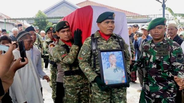 Jenazah Anggota TNI Korban Kontak Senjata KKB Asal Boyolali Tiba Di Rumah Duka
