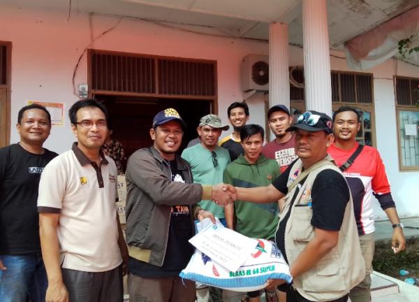 Pasca Banjir Trumon Raya, Dinas PERKIM Aceh Selatan Serahkan Bantuan