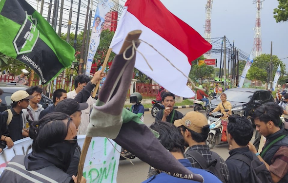 HMI Demo Pemkot Tangsel Tuntut Perbaikan Kinerja, Mulai Masalah Sampah, Pungli, Kemacetan Hingga PJU