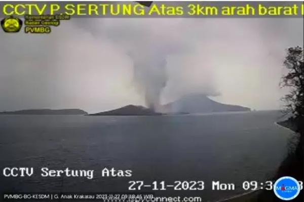 Erupsi Beruntun sebanyak 3 kali, Warga Dilarang Dekati Gunung Anak Krakatau Radius 5 Km