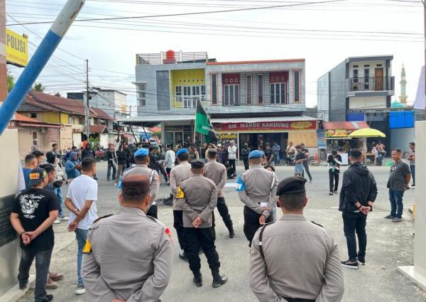 Puluhan Personel Polisi Amankan Aksi Damai HMI di Mapolres Majene