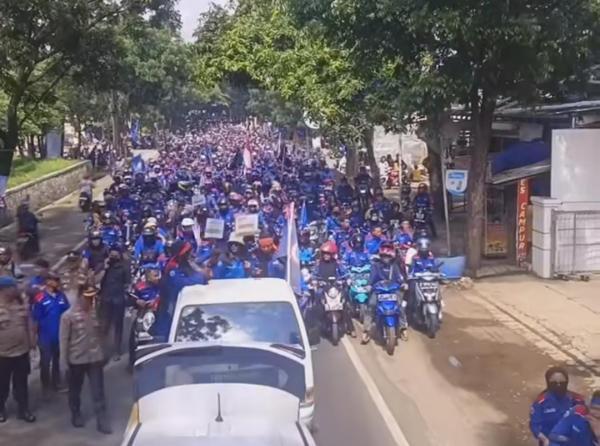 Konvoi Ribuan Buruh Cianjur ke Bandung Kawal Kenaikan UMK Cianjur 14℅